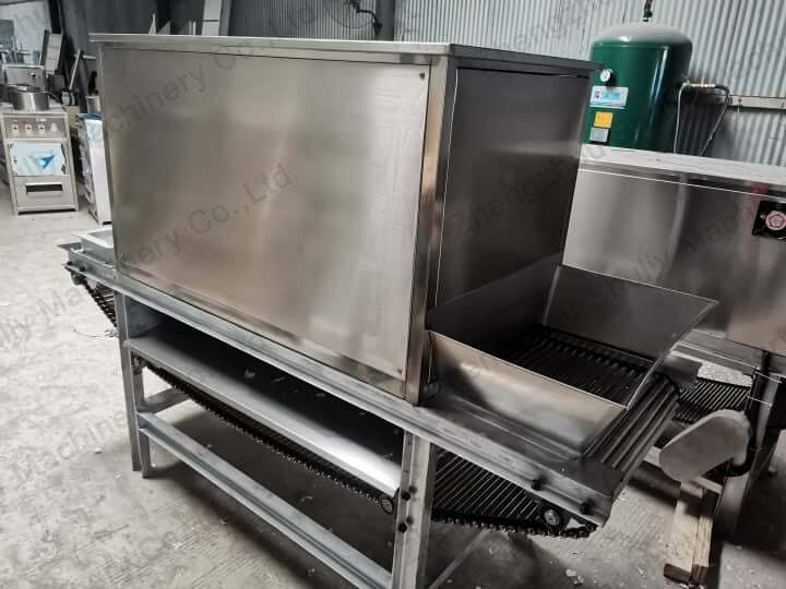 Commercial Onion And Garlic Peeling Machine At Factory Price 7 Chain type onion and garlic peeling machine