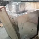 The garlic peeling machine is being packed