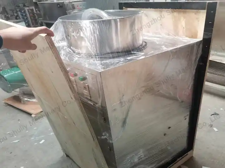 Garlic Peeling Machine 8 The garlic peeling machine is being packed