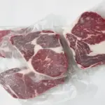 لحم معبأ بتفريغ الهواء