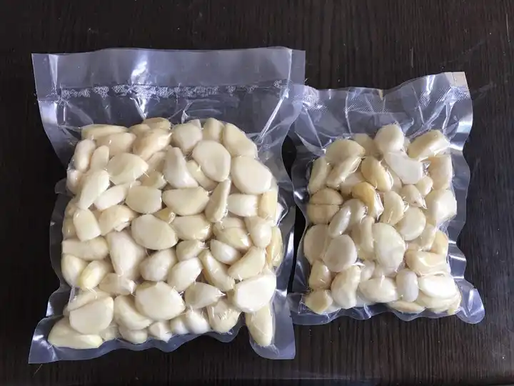 Vakuumverpackungsmaschine für Knoblauchzehen 2 Vakuumverpackte Knoblauchzehen